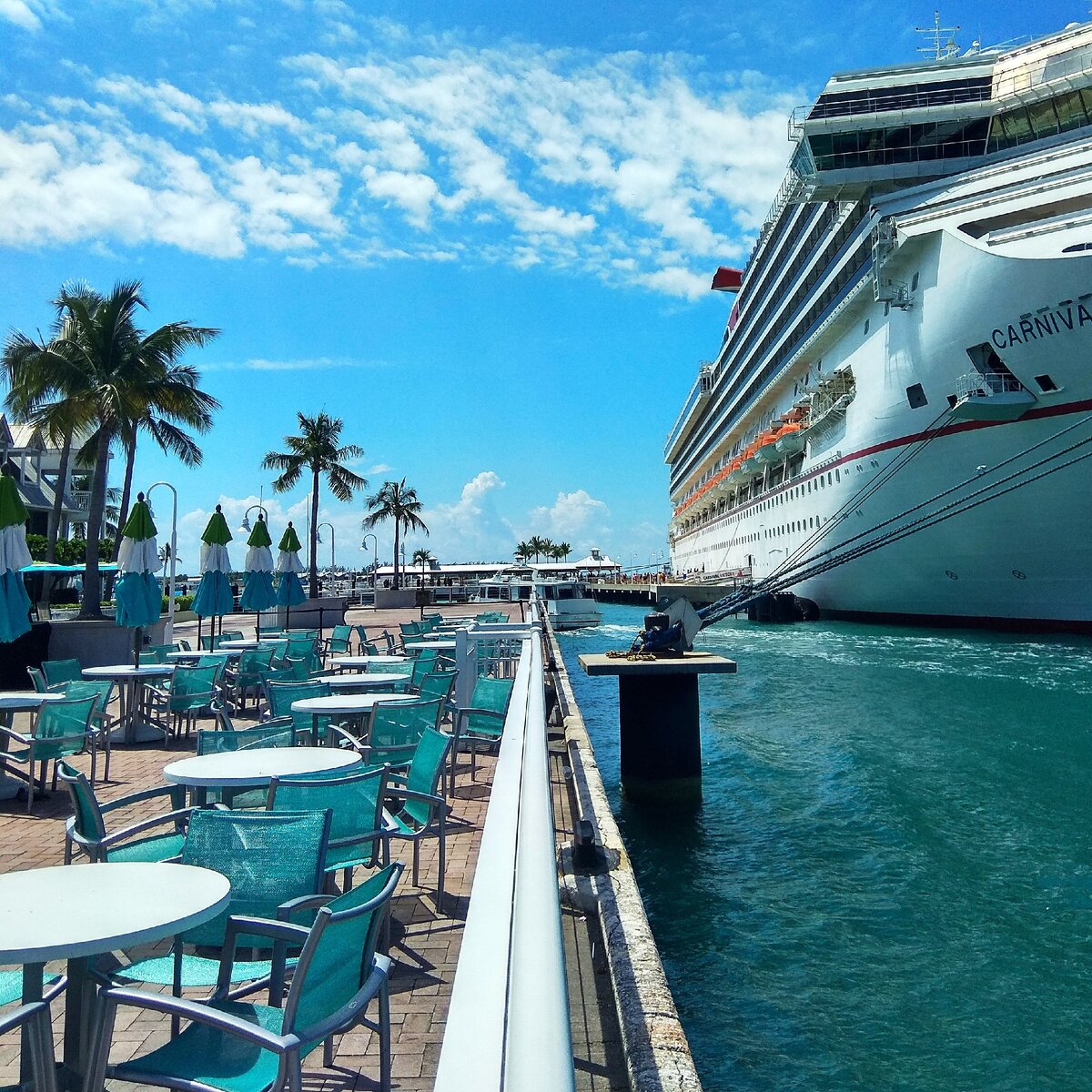 Key West и круизный лайнер Carnival Victory 