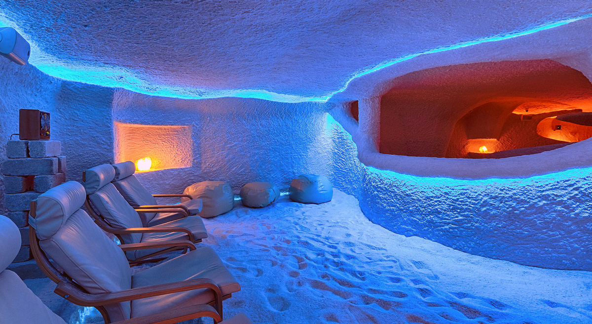 Лечение в соляных пещерах очень популярно. Воздух в в них полностью стерилен. Поэтому размножение бактерий и других патогенных микроорганизмов в ней исключено.