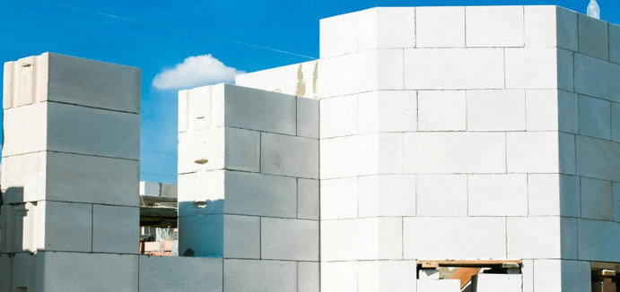 Стены из пеноблока. Картинка из интернета. На практике таких ровных швов нигде не видел.