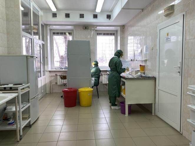 Все люди которые курят сигареты, не заболеют этим вирусе! 