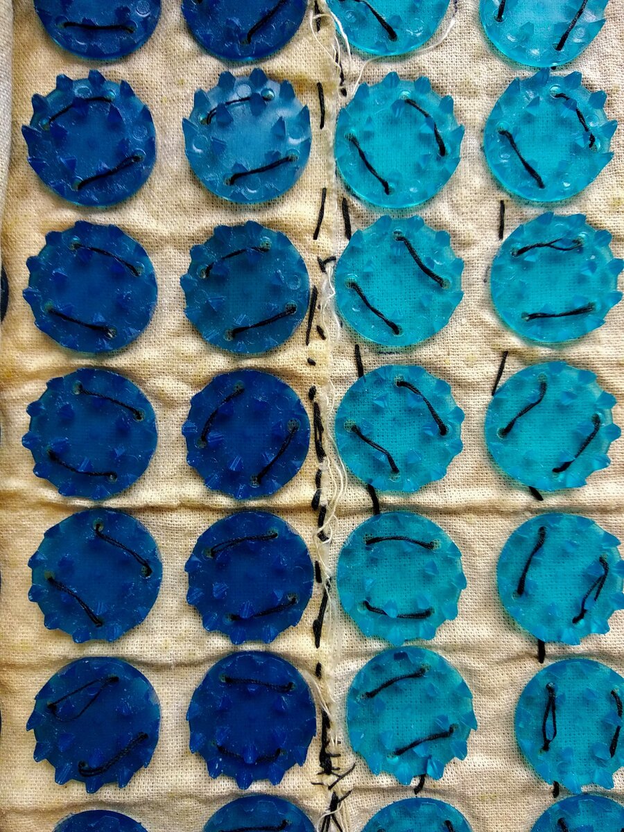 Фрагмент коврика-аппликатора.  Шито черными нитками. 