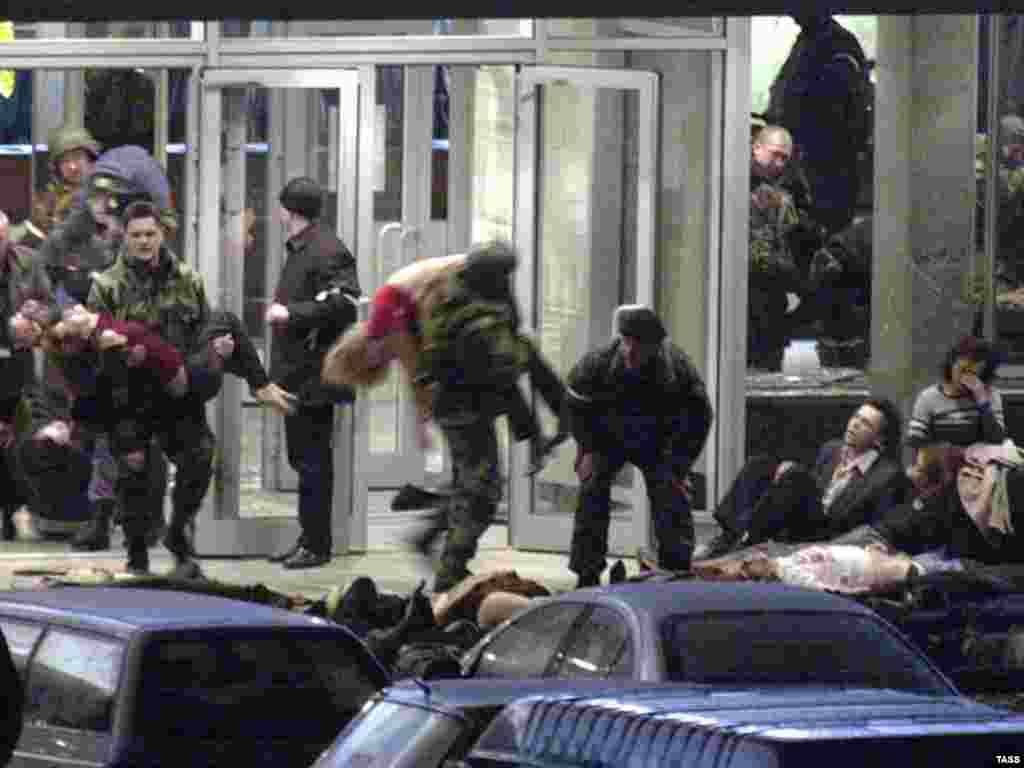 23 октября 2002 года, чеченские боевики захватили московский Театр на Дубровке
