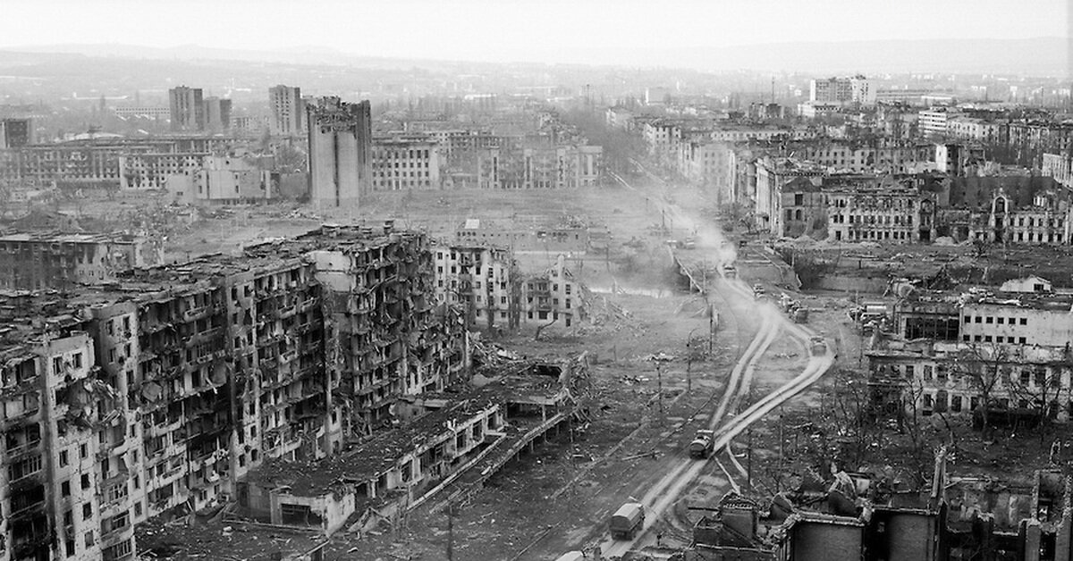Грозный 1999  https://pikabu.ru/story/groznyiy_1999_3825265/author