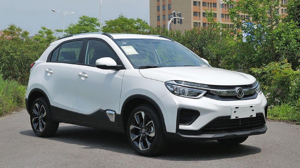 На фото: рестайлинговый кроссовер DFM AX4.