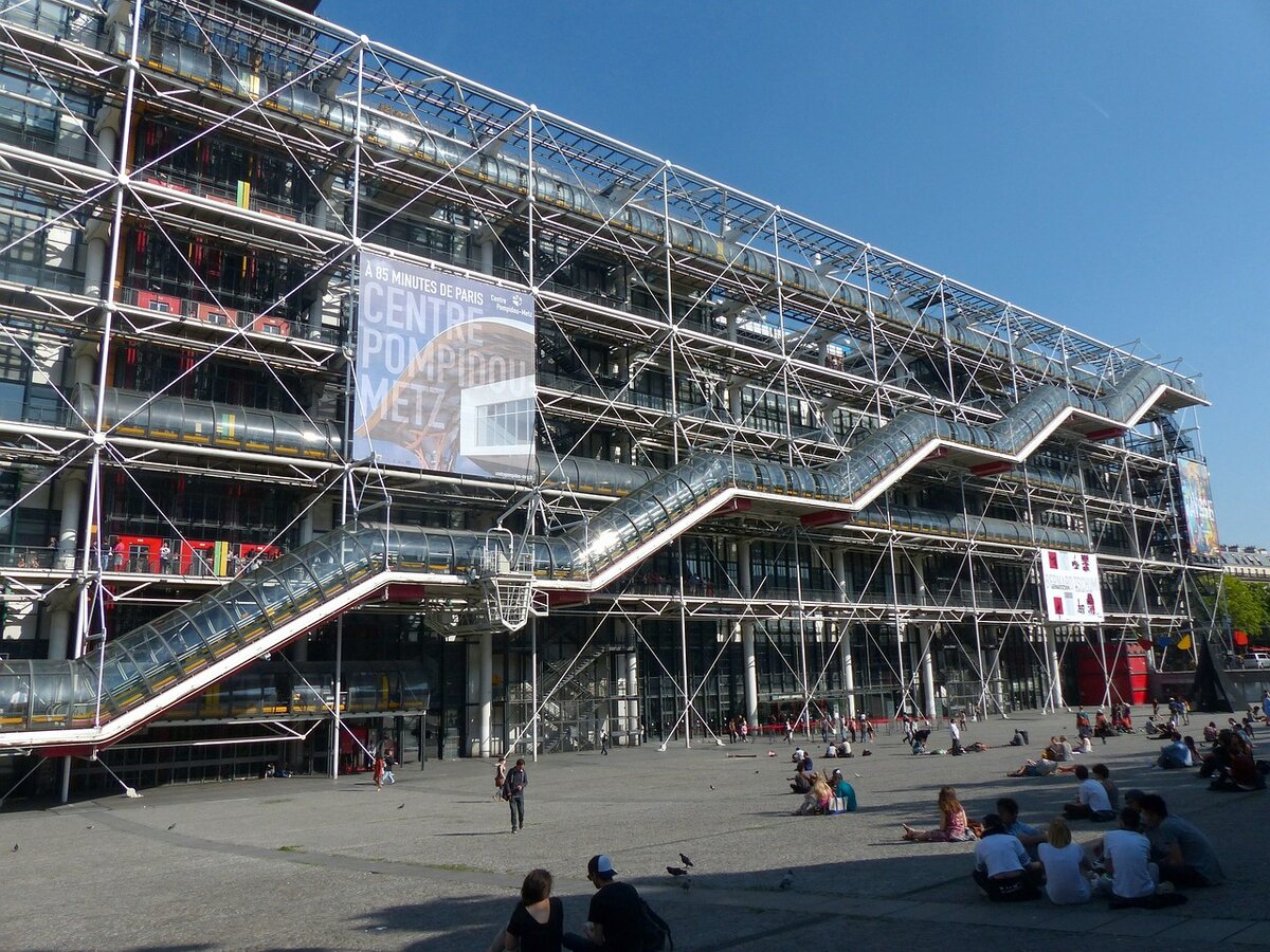 https://cdn.pixabay.com/photo/2014/11/13/23/58/center-pompidou-530069_1280.jpg