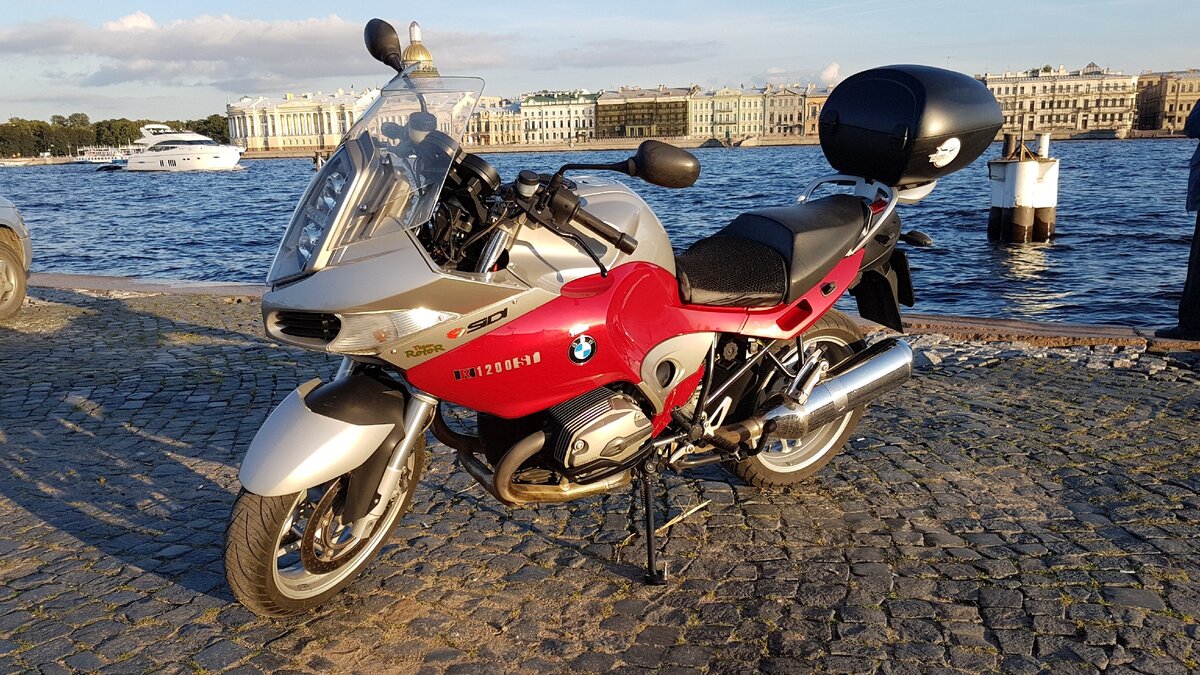 BMW R1200ST