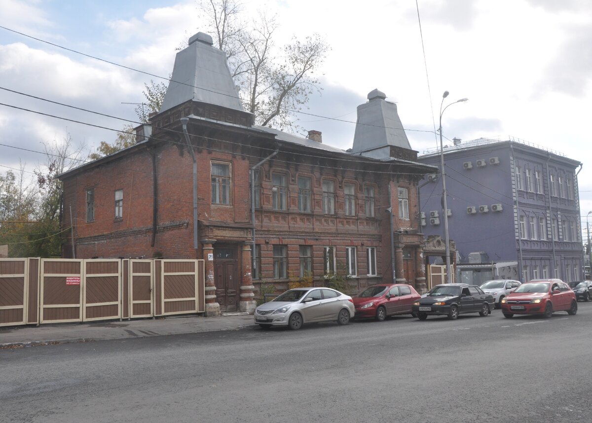 Кирпичный дом 1902-1918 года постройки Ленинская улица, 79