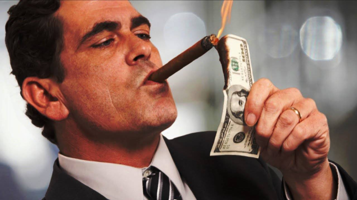 Богатый мужчина с деньгами. Богатый мужик с сигарой. Мемы про богатство. Богач с деньгами. Прикуривает от купюры.