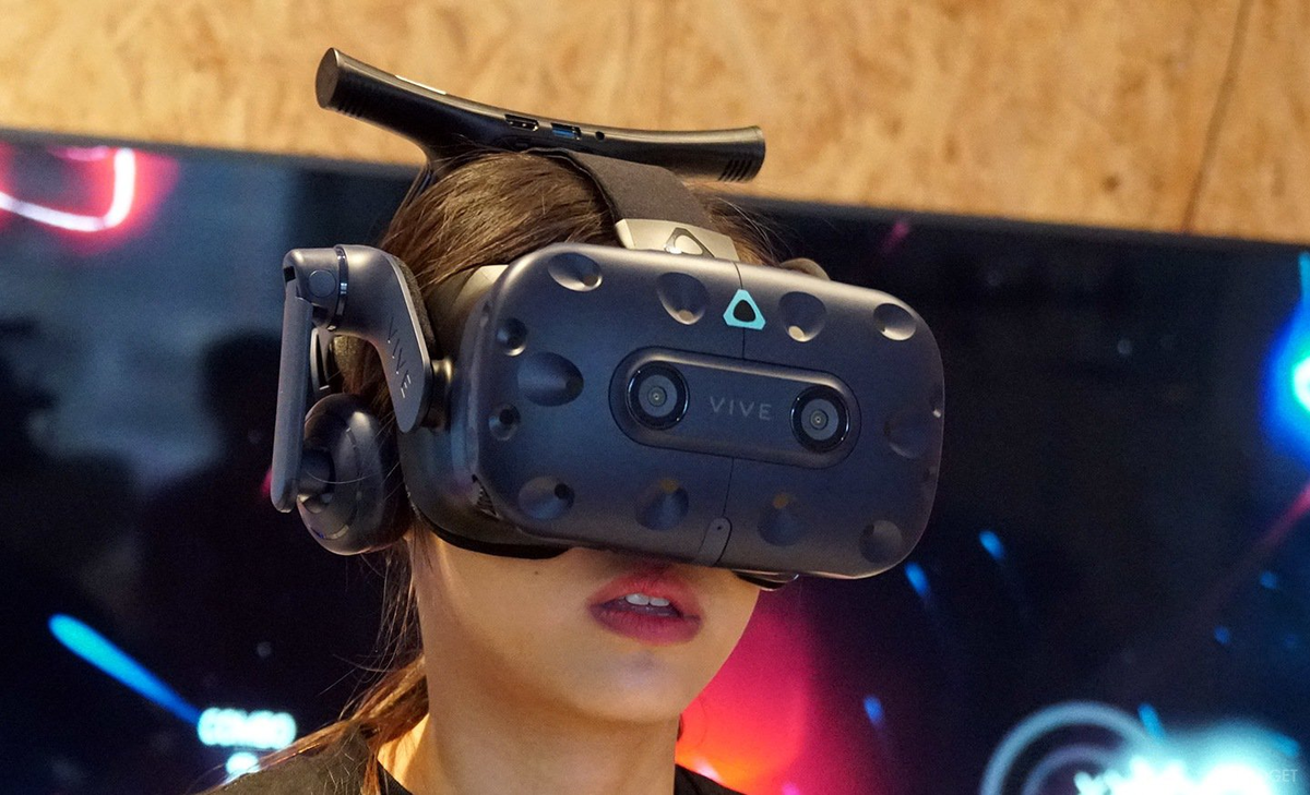Виртуальный шлем обзор. VR очки Vive Pro. VR шлем 360max. VR шлем Vive. HTC Vive Pro беспроводной.