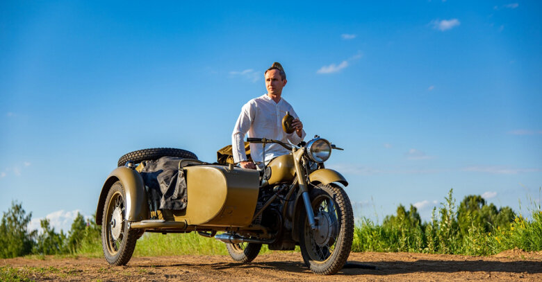 Некоторые мотоциклы, несмотря на солидный возраст, и сейчас на ходу. На недавно отреставрированном военном мотоцикле Дмитрий планировал проехать на параде 9 Мая. | Фото с личной странички Дмитрия Князева в соцсети «ВКонтакте»