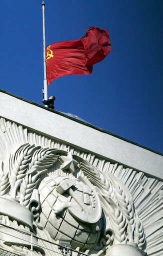 Бениаминовский демарш на крыше Госдумы. 
Фото: Владимир ВЕЛЕНГУРИН