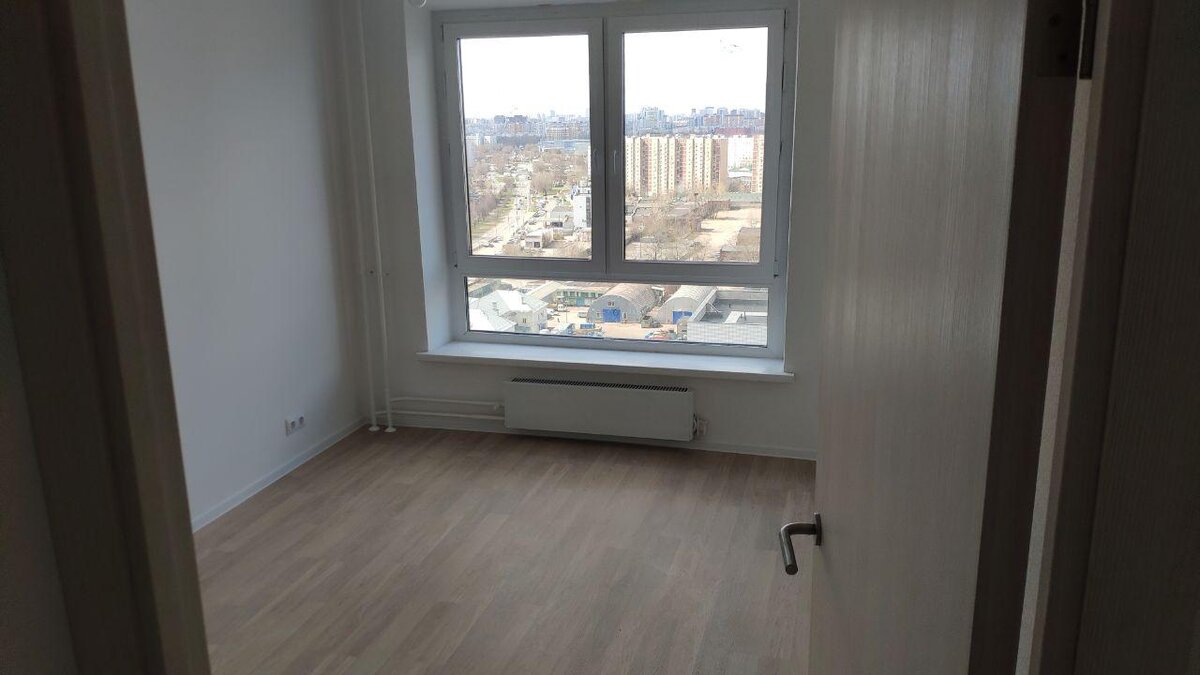 по словам приемщика с квартирой нам повезло, крупных косяков нет. А что нашли, смотрите в карусели