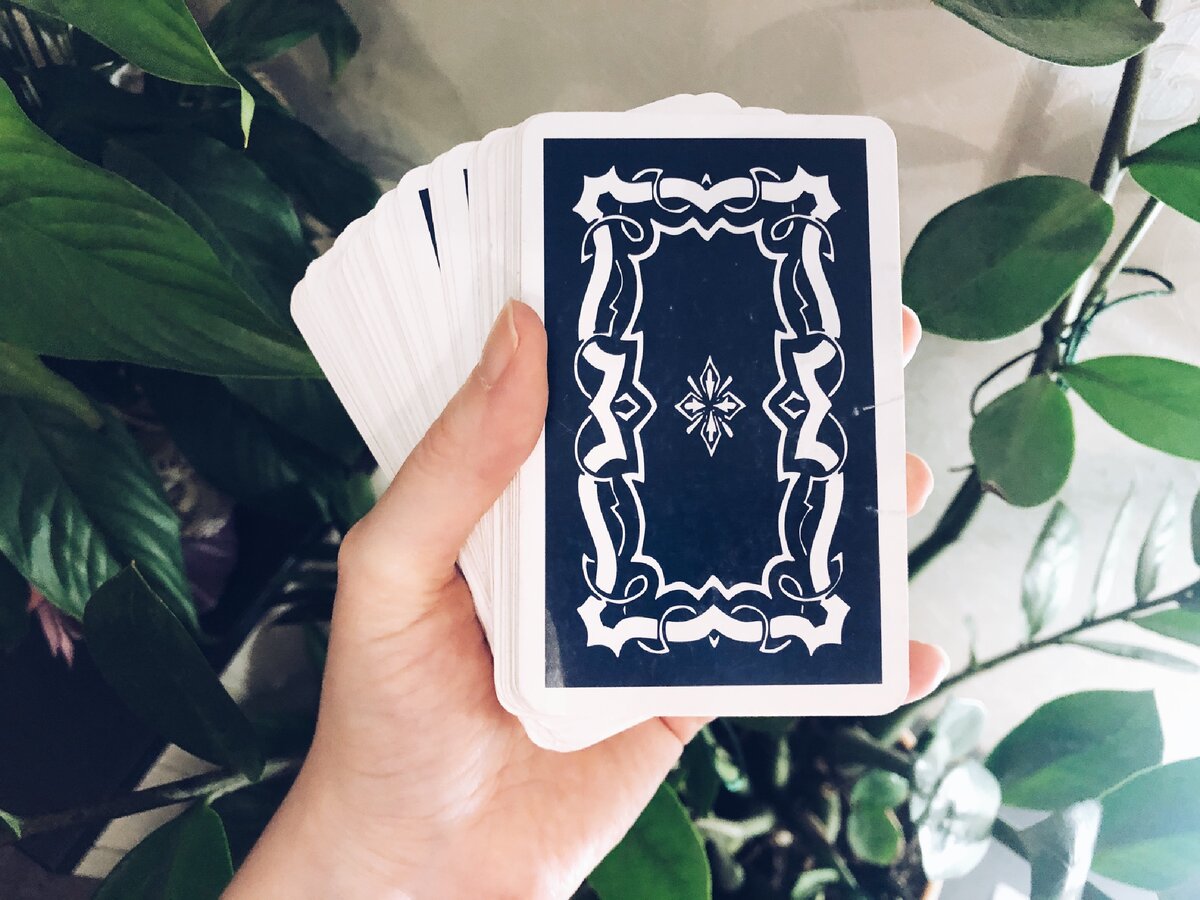 Таро водолея галерея. Расклатаро на отношения. Расклад на отношения таро уэйта схема. Расклады таро уэйта на отношения и любовь схемы. Таро любил ли бывшую.