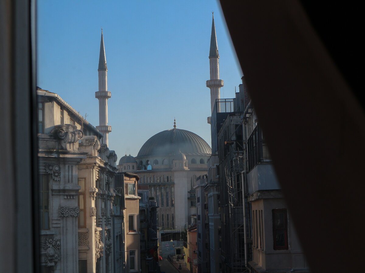 Единственный плюс отеля это потрясающий вид