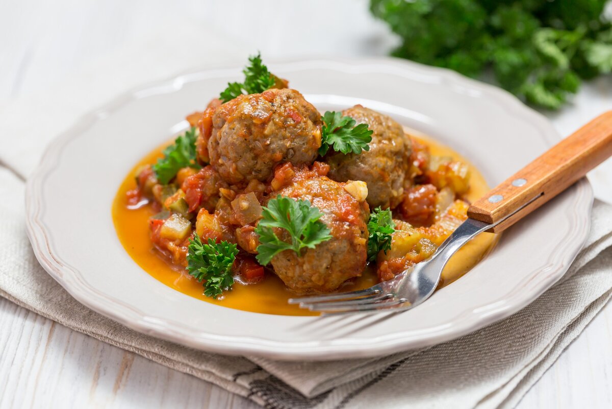 🍛 Рецепт фрикаделек в овощном томатном соусе. Так вкусно, что невозможно  остановиться! | Рецепты с фото и видео - только лучшее от Аймкук | Дзен