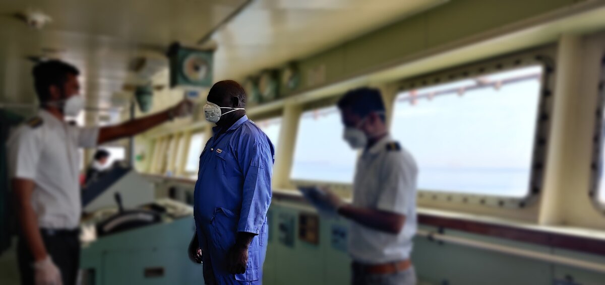 У всех прибывающих на борт судна берут замеры температуры. Изображение Mohamed Aly с сайта Pixabay.