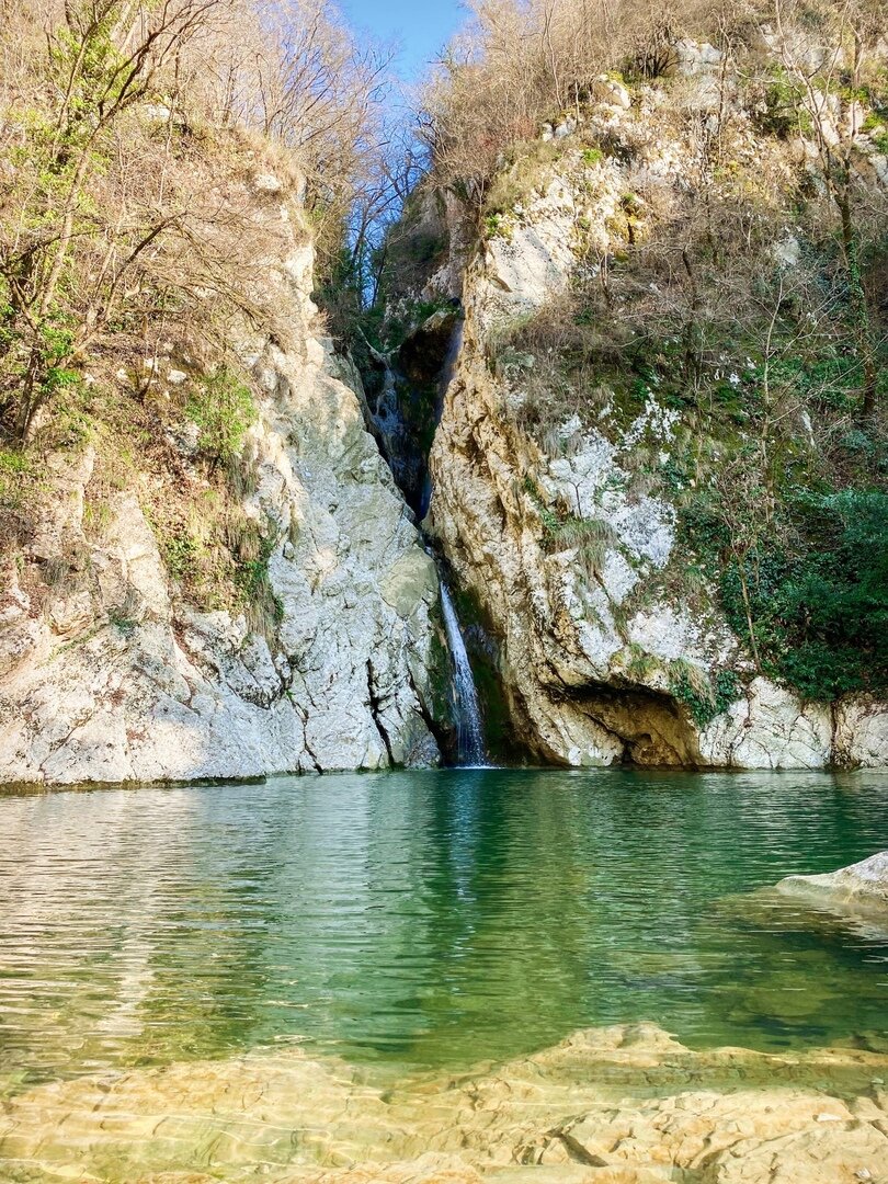 Агурскими водопадами. Агурские водопады. Агурский водопад Сочи. Агурские водопады Адлер. Агурские водопады Краснодарский край.