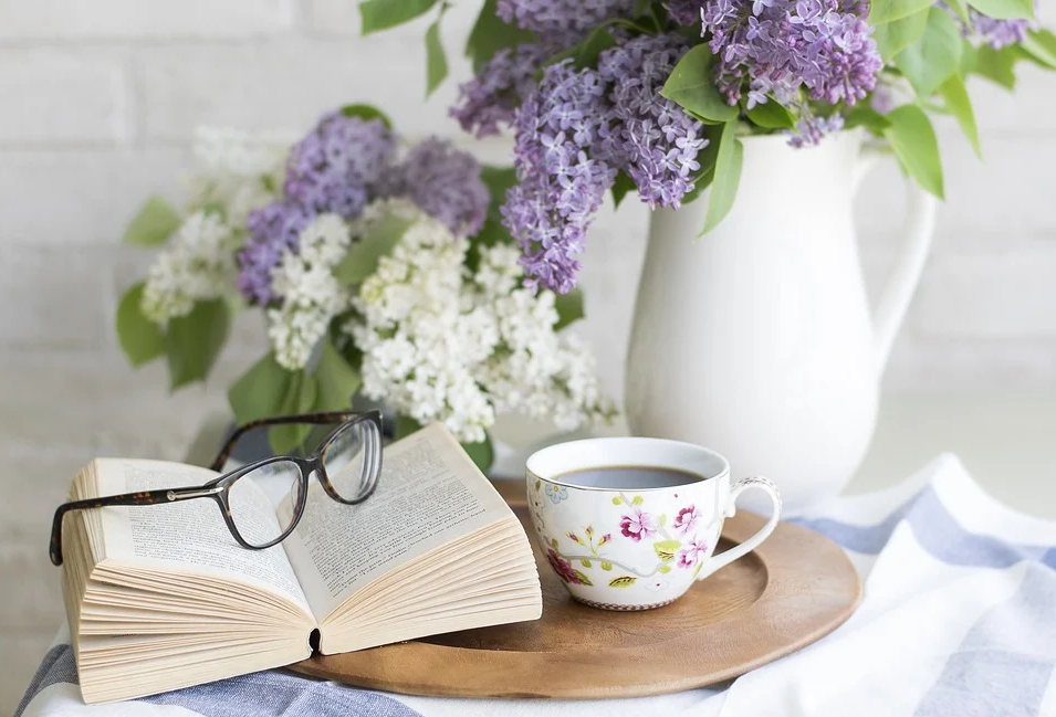 Добрые книги - ключ к хорошему настроению (фото с https://pixabay.com/)