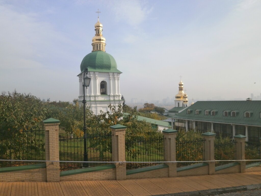Колокольня и сад