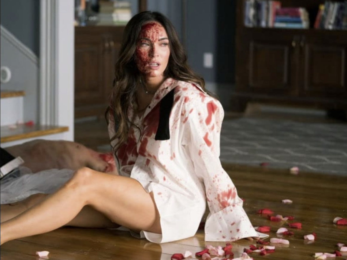 Даже страдает Мэган красиво. 