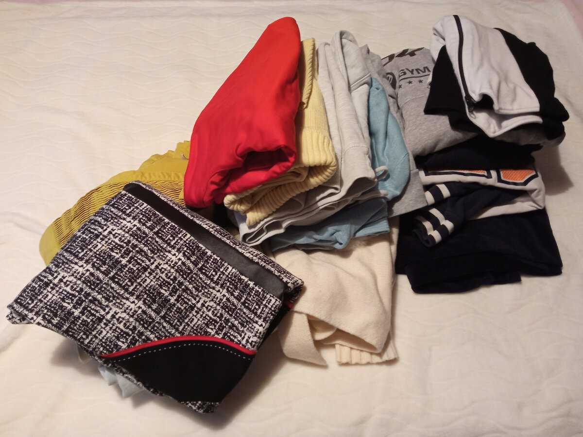 Это как раз то, что я отсортировала на выброс, сразу освободив 2 полки