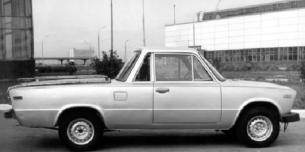 Первые прототипы пикапов на базе наиболее удачных моделей «жигулей». Один из интереснейших и редких ВАЗ 2106 «Турист» пользовался бы бешеной популярностью у всего населения СССР из-за удачного решения компоновки кузова, но в серию не пошел.
