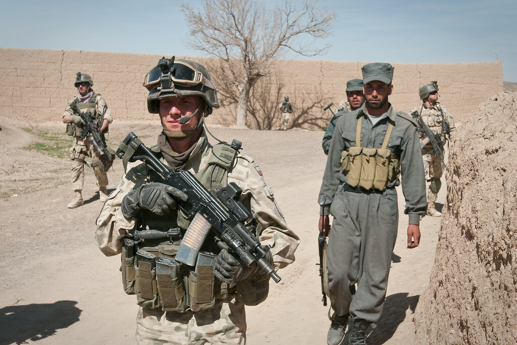 Польские и афганские солдаты на патрулировании