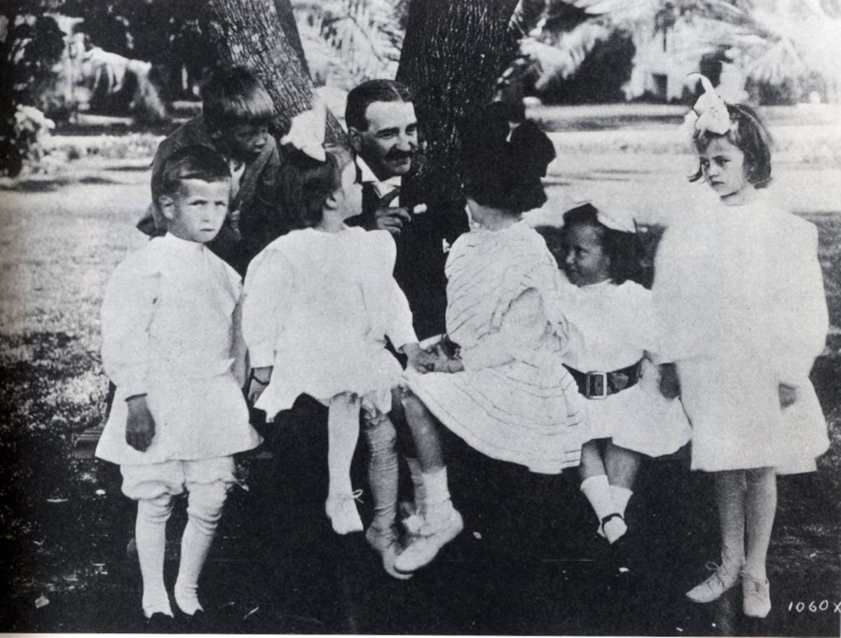 Фрэнк рассказывает детям сказки