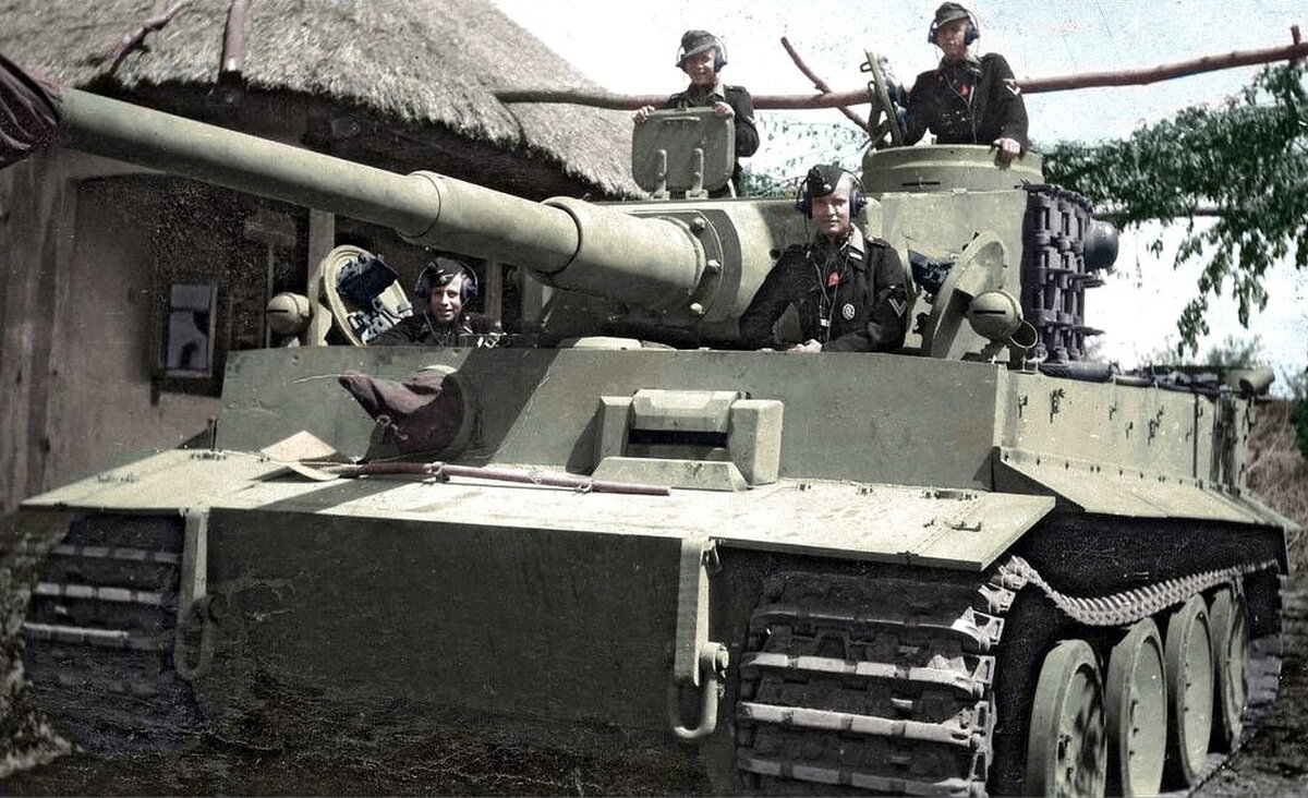 Танк тигр 1943 года. Тигры дивизии СС Лейбштандарт Харьков 1943. Танк тигр 1943. Немецкий танк тигр в 1943. Танк тигр Харьков 1943.