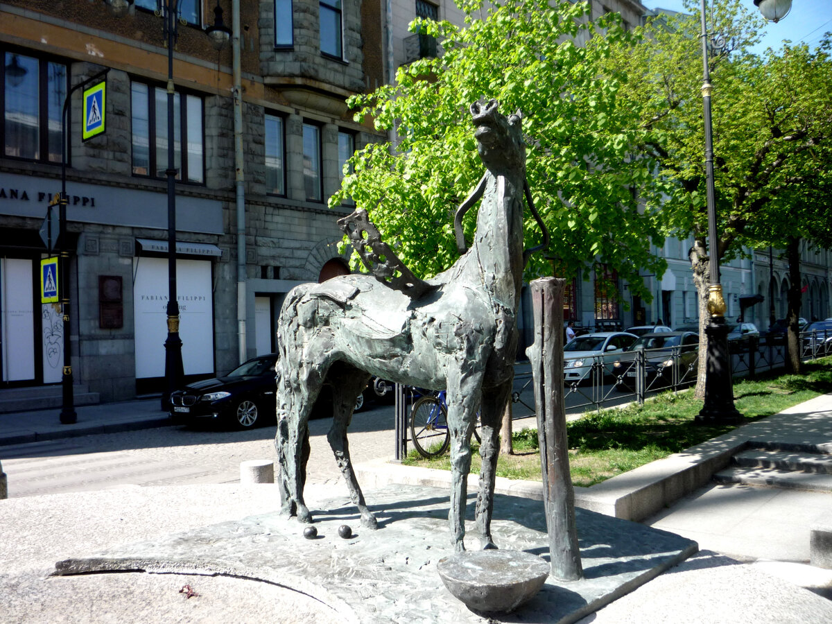 Большая Конюшенная и ее пегасики. Один из. Фото автора