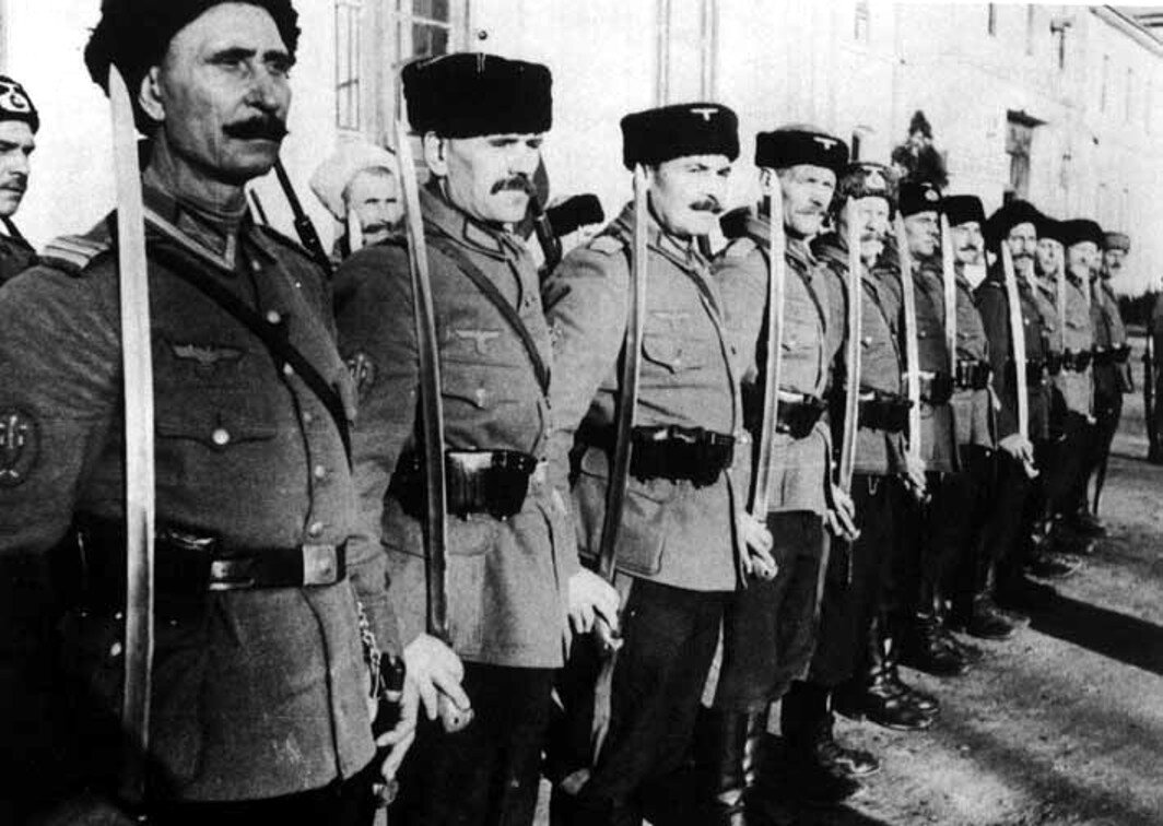 Казаки Вермахта источник: https://i.pinimg.com/originals/a2/3e/d5/a23ed5bdf2323a45b8eb3f950d840771.jpg