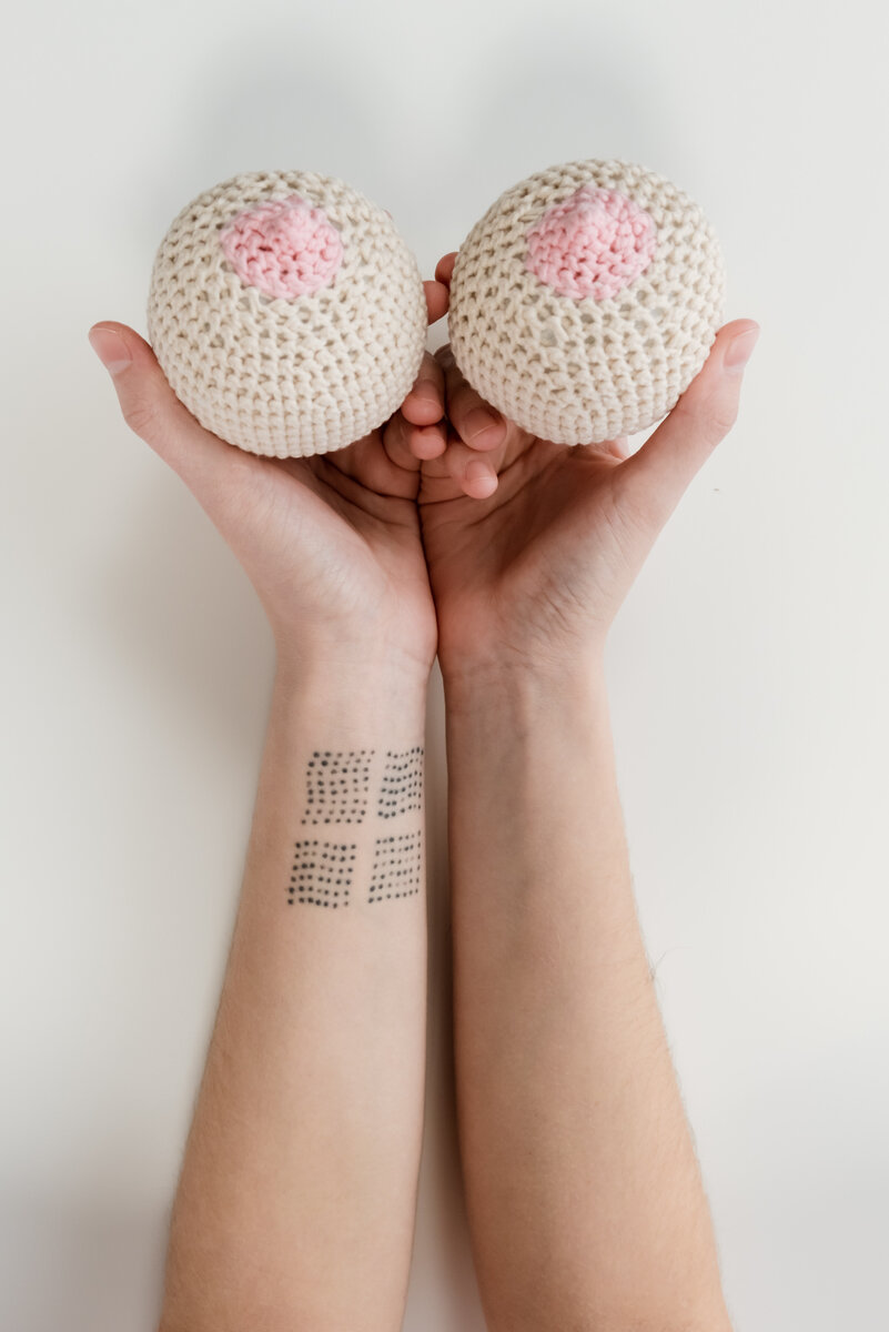 Как испортить грудное вскармливание? ⠀
Все «рекомендации» не подходят при ГВ: 
 - Готовить грудь к кормлению (растирание соскоков полотенцем до родов).
⠀
-Во время беременности накупить пустышек и бутылок для того, чтобы после родов сразу подобрать, какая же подойдет ребенку.
-В роддоме сразу начать докорм смесью, ведь молоко приходит не на первый день.

-Кормить малыша строго по часам, ведь ребенку нужен режим.
⠀
-Не перекармливать малыша, строго следить чтобы на одной груди он проводил не более 15 мин.
⠀
-Ночью делать перерыв в кормлении, чтобы желудок малыша отдыхал.
⠀
-Обязательно давать воду, ведь взрослым нужна вода, а, значит, и детям тоже.
⠀
-Если вдруг малыш прибавляет больше 1 кг в месяц, то 1 кормление заменять на воду, чтобы не переедал.
⠀
-Лучше если малыш будет спать в своей кровати в отдельной комнате, не нужно привыкать к тому, что ребенок спит  с родителями.
⠀
-Пусть и папа тоже кормит малыша из бутылки, хотя бы раз в день, давайте ему такую возможность.
⠀
-Как только приходят гости - дайте ребенка им в руки, а сами отдохните. Пусть сразу учится общаться.
⠀
Какой пункт из антирекомендаций вам особенно понравился? Либо на своём опыте что-то пришлось узнать?
