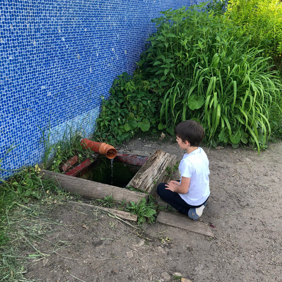 Здесь можно набрать живительной прохладной водички 