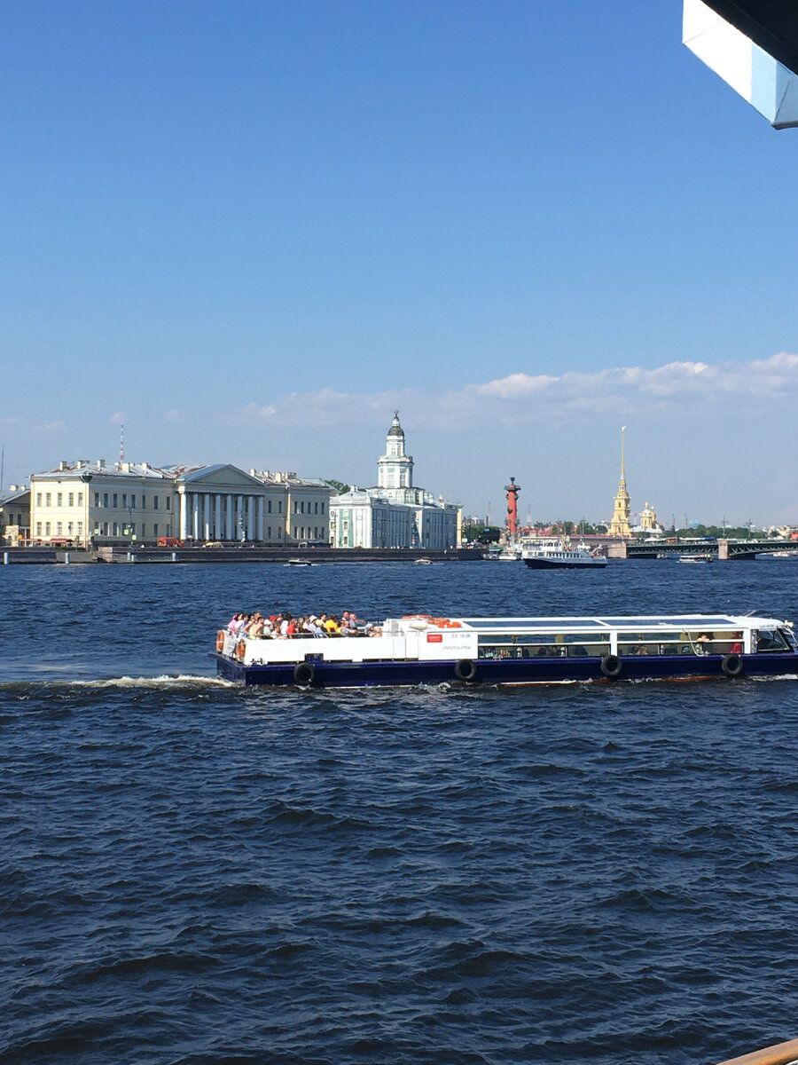 Нева у Сенатской пристани