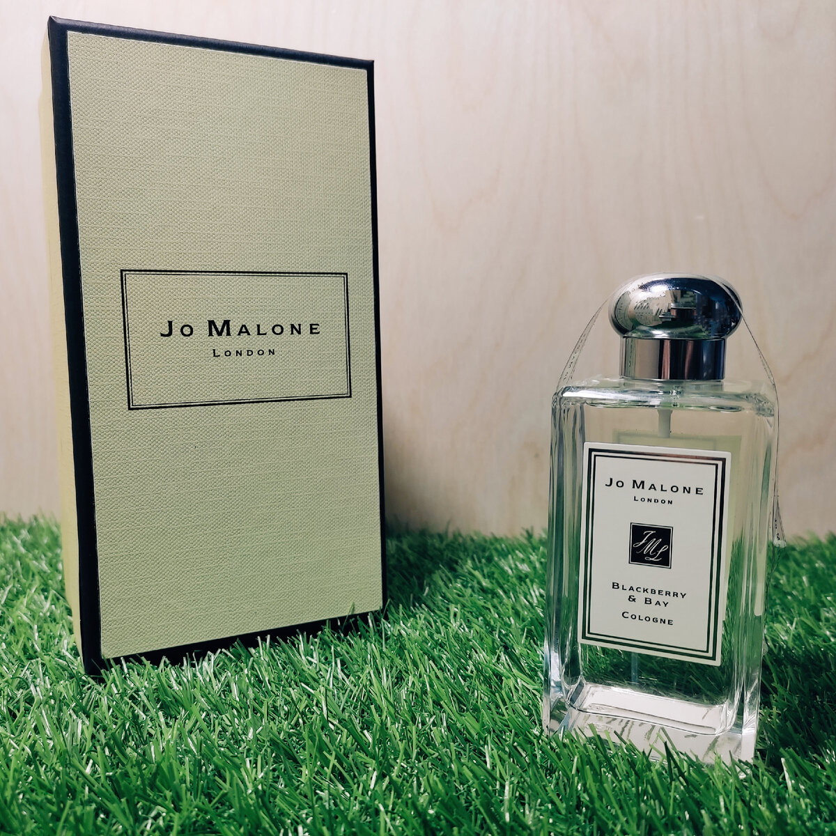 Ноты: Ежевика, Лавр, Грейпфрут, Кедр, Ветивер, Цветочные ноты.

