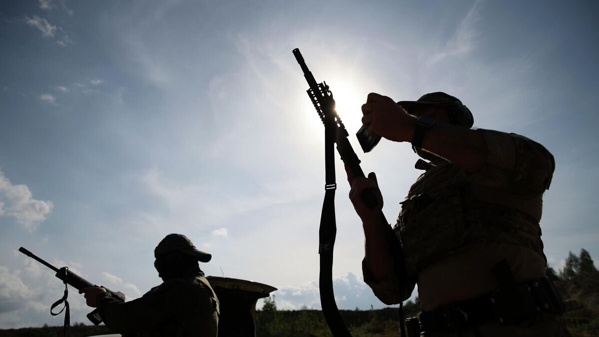    Иностранные наемники во время тренировки на военном полигоне в Польше© AP Photo / Michal Dyjuk