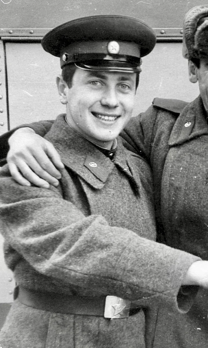 Владимир Винокур во время службы