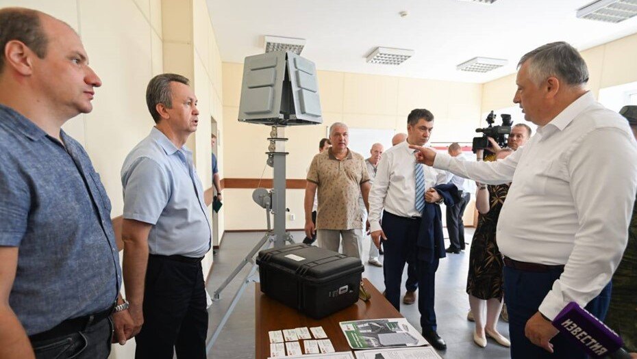    Глава Ленобласти Александр Дрозденко проверил подготовку учебных классов. Автор фото: t.me/drozdenko_au_lo