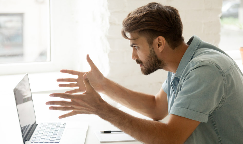 Когда люди постоянно нарушают ваши личные границы, будь то эмоциональные или физические, это может стать серьезным источником раздражения. 