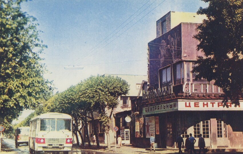 Рыбинский кинотеатр «Центральный». Фото 1972 года.