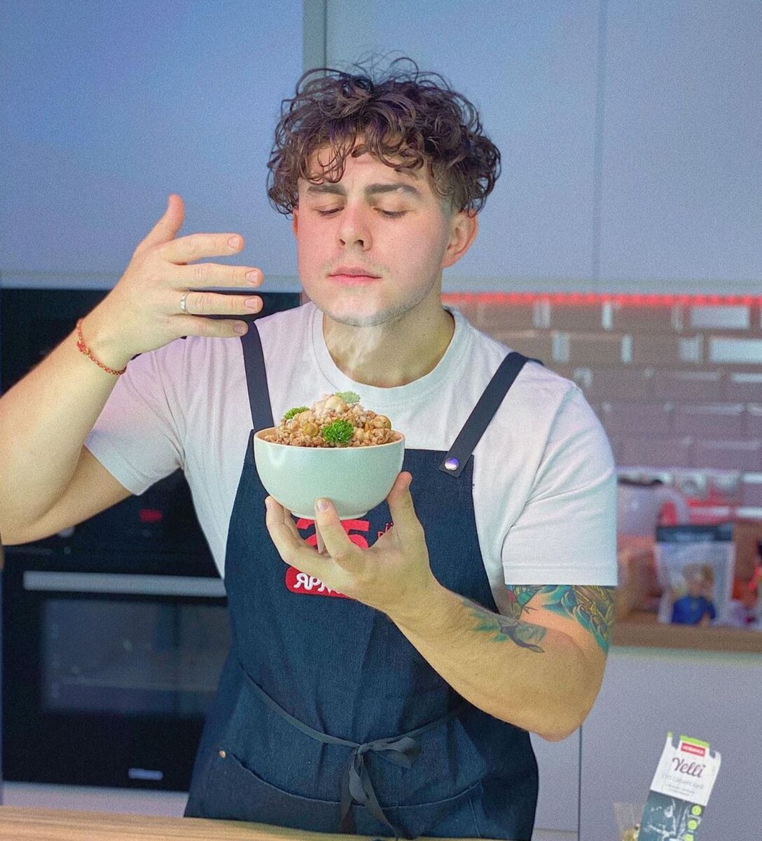 В Москве Антон попытался открыть свой кондитерский цех, но бизнес прогорел. Фото из соцсетей