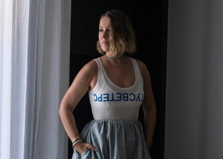    Собчак пожаловалась The New York Times, что с трудом выживает в России