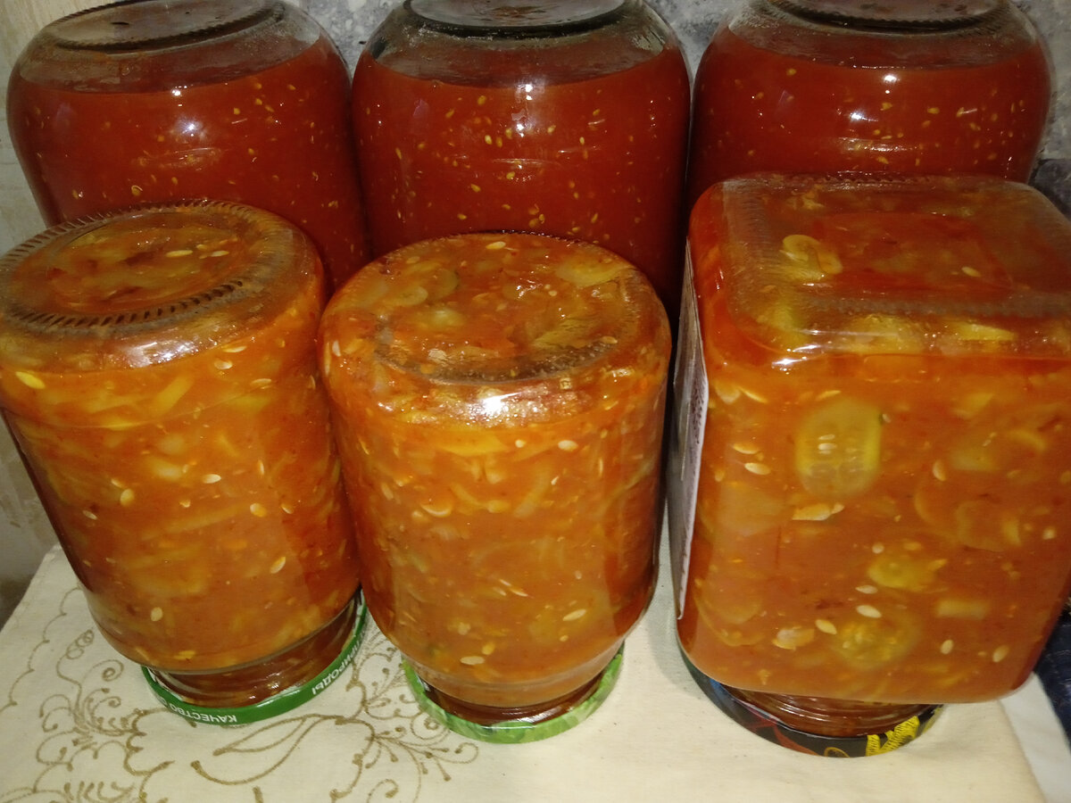 Томат и салат из огурцов в томате.