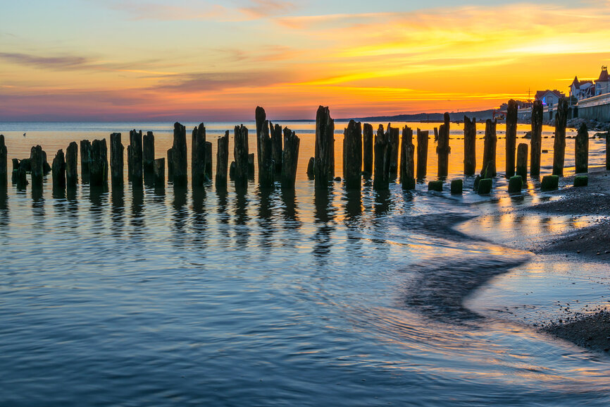 Волнорез балтийского пляжа города Зеленоградска, Калининградской области © Sergei Gushchin / Фотобанк Лори