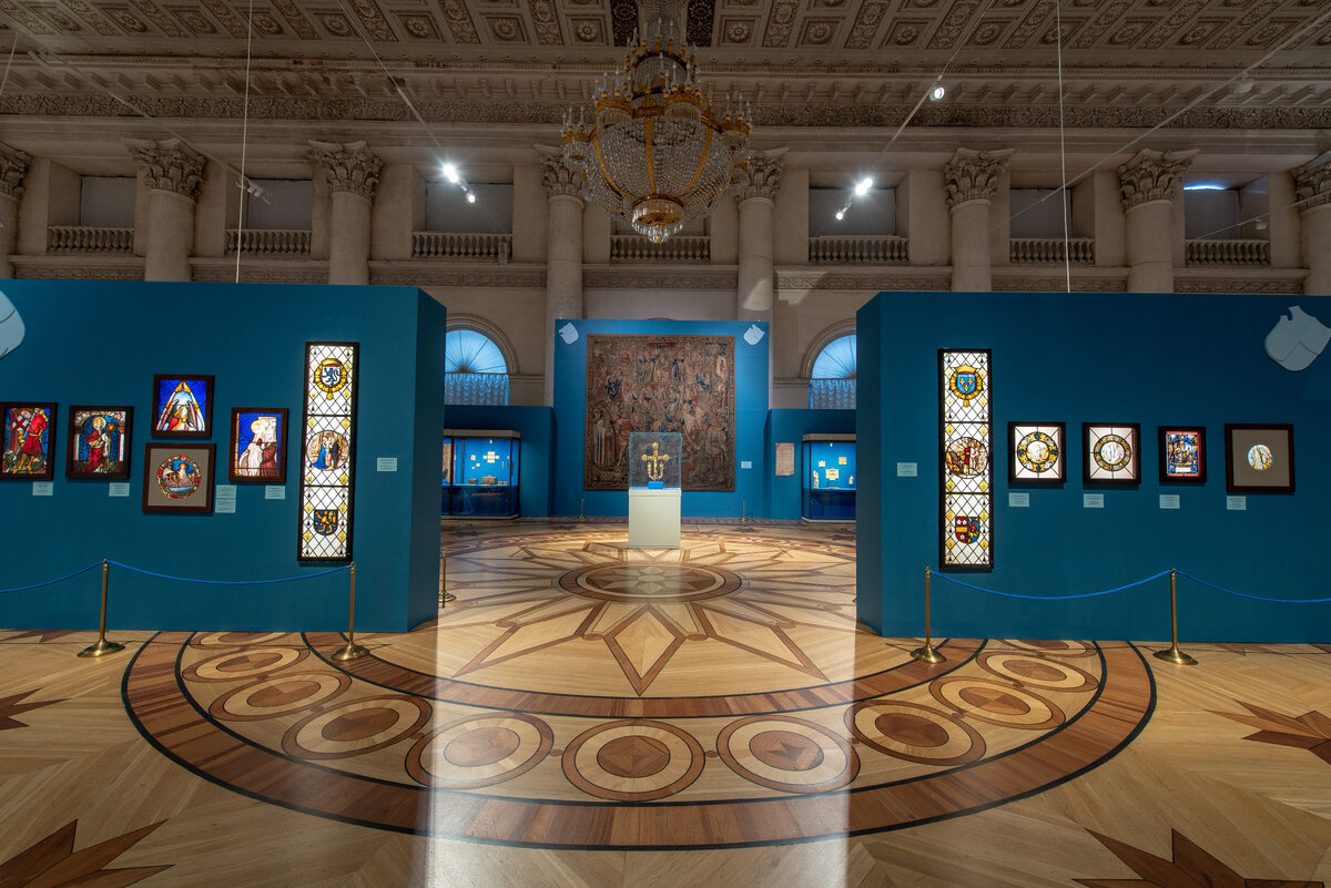 Выставка «Цари и рыцари. Роман со Средневековьем».  Фотография: Алексей Бронников