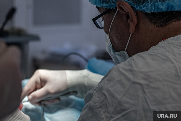    Боец обратился в клинику для удаления послеоперационной грыжи и стомы