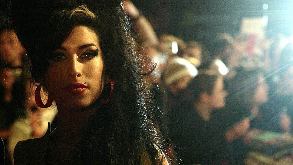    «Если меня накрасить слишком сильно, все закончится тем, что я просто стану похожа на чью-то тетю. А я хочу оставаться собой!»    
В конце 1990-х Эми Уайнхаус посещала занятия в знаменитой BRIT School — кузнице кадров британской индустрии развлечений, среди слушателей которой были певицы Адель, Кэти Мелуа, Имоджен Хип, Леона Льюис, а также музыканты групп The Feeling и The Kooks Luke MacGregor/Reuters