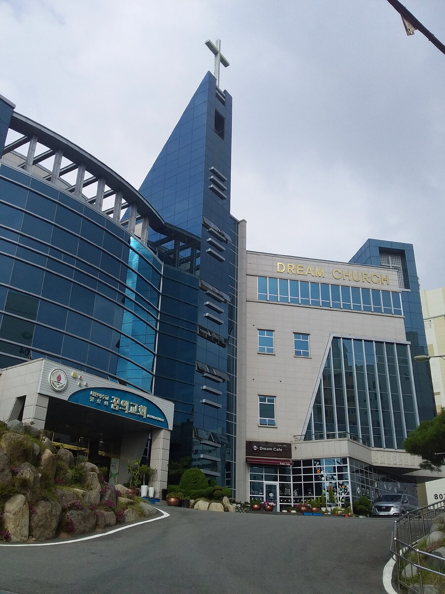 Красивая церковь в городе Мокпхо 