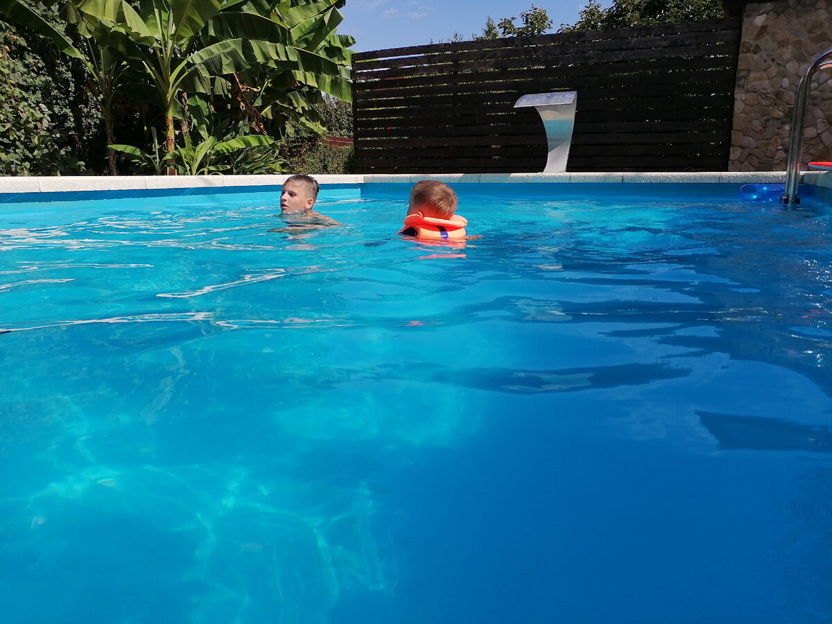 Бассейн в гостинице Архипо-Осиповки,  2022 год Личное фото.