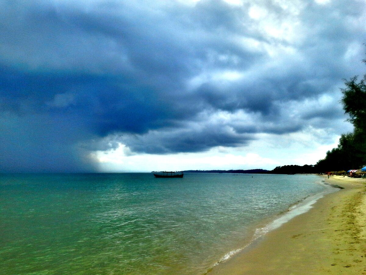 Погода большая затейница, этот шторм я наблюдала в январе - "пик" туристического сезона, а в мае там же днем не было ни 1 дождика 